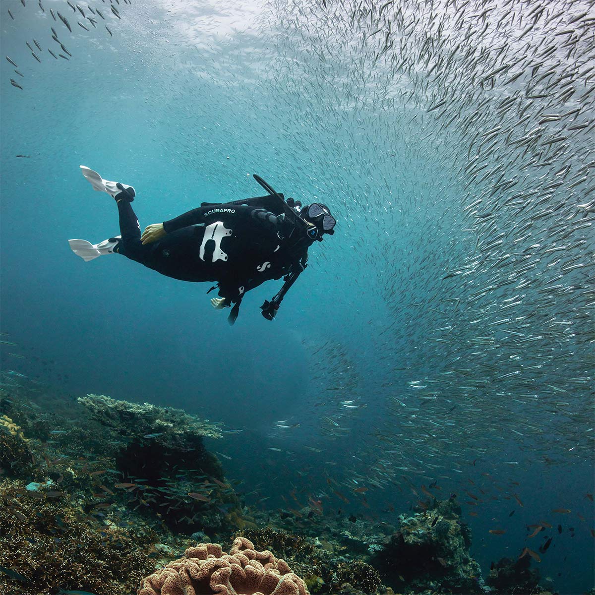 ScubaPro Womens Hydros Pro with Air 2 BCD - DIPNDIVE
