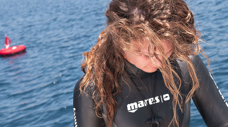 Tips for Dealing With Long Hair on a Dive
