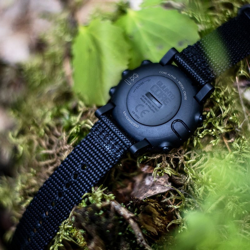 時計 Suunto Core Alpha Stealth Suunto Core Alpha Stealth Outdoor Watch | DIPNDIVE