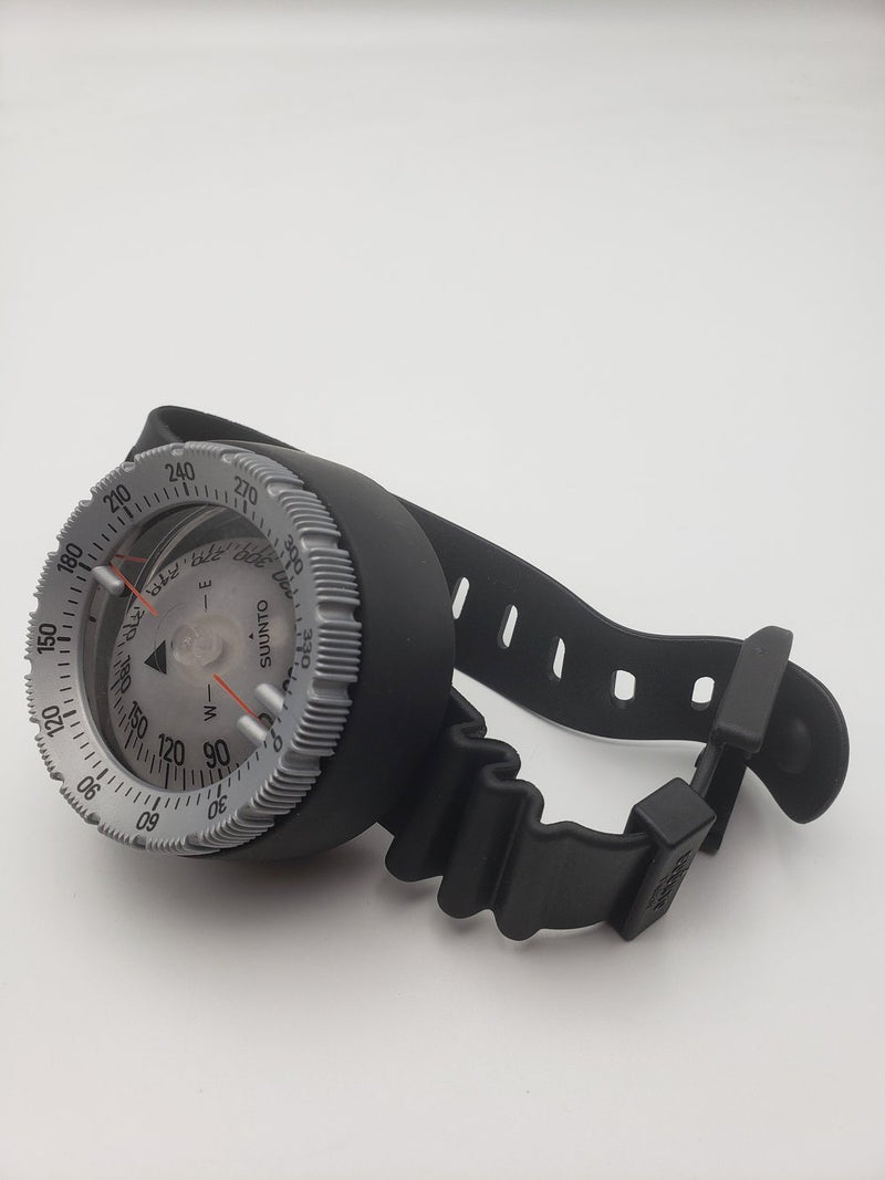 Used Suunto SK8 SS020981000 Wrist Strap Mount Compass SK-8 Northern Hemisphere - DIPNDIVE