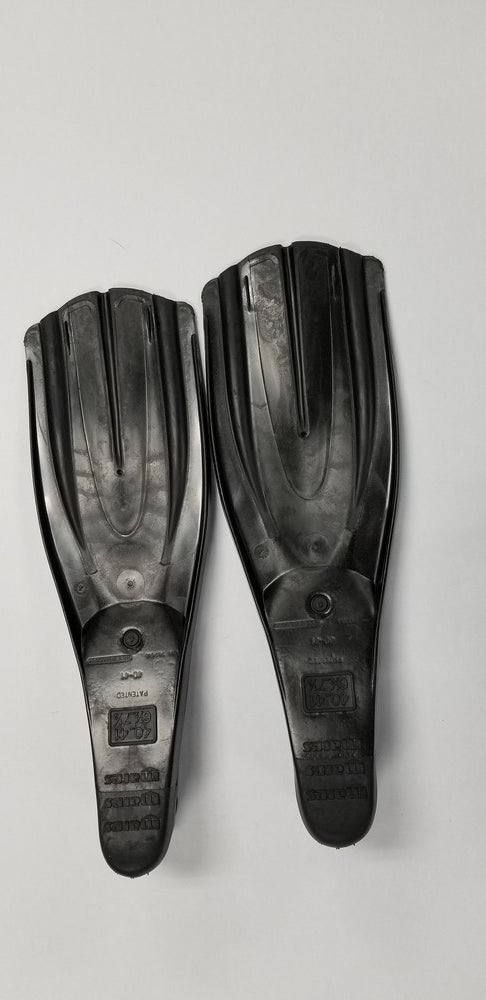 Used Mares Avanti Tre Full Foot Dive Fins - Black-6.5 - 7.5 - DIPNDIVE