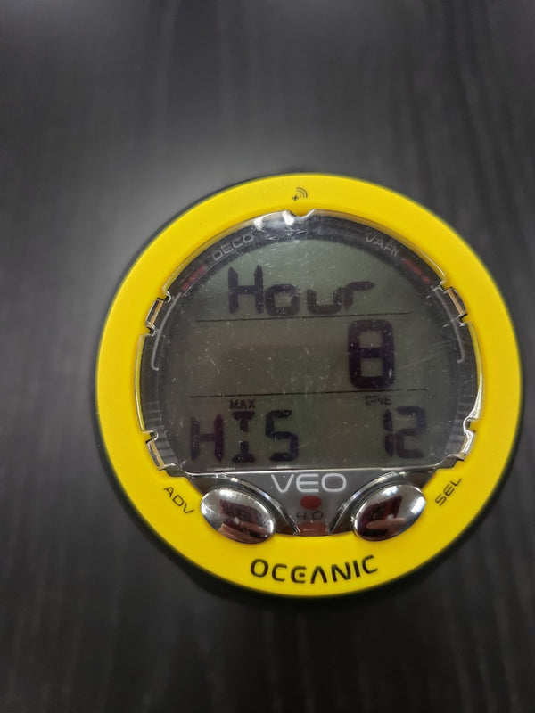 USED Oceanic VEO 4.0 Wrist Computer - Yellow - DIPNDIVE