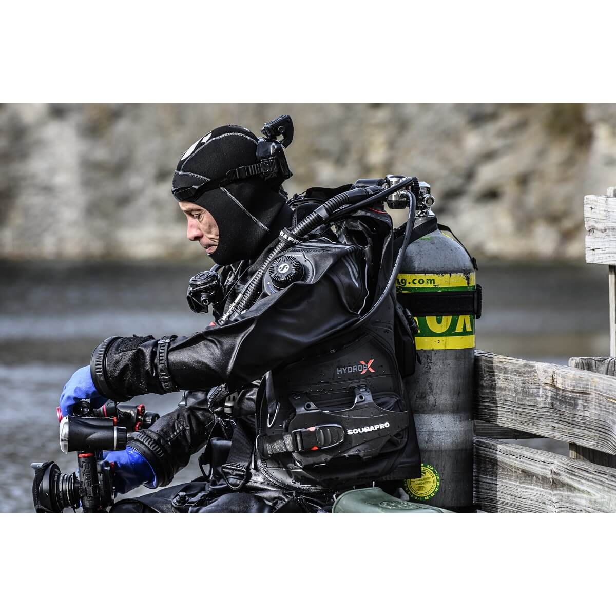 ScubaPro Men's Hydros X with Balanced Inflator BCD - DIPNDIVE