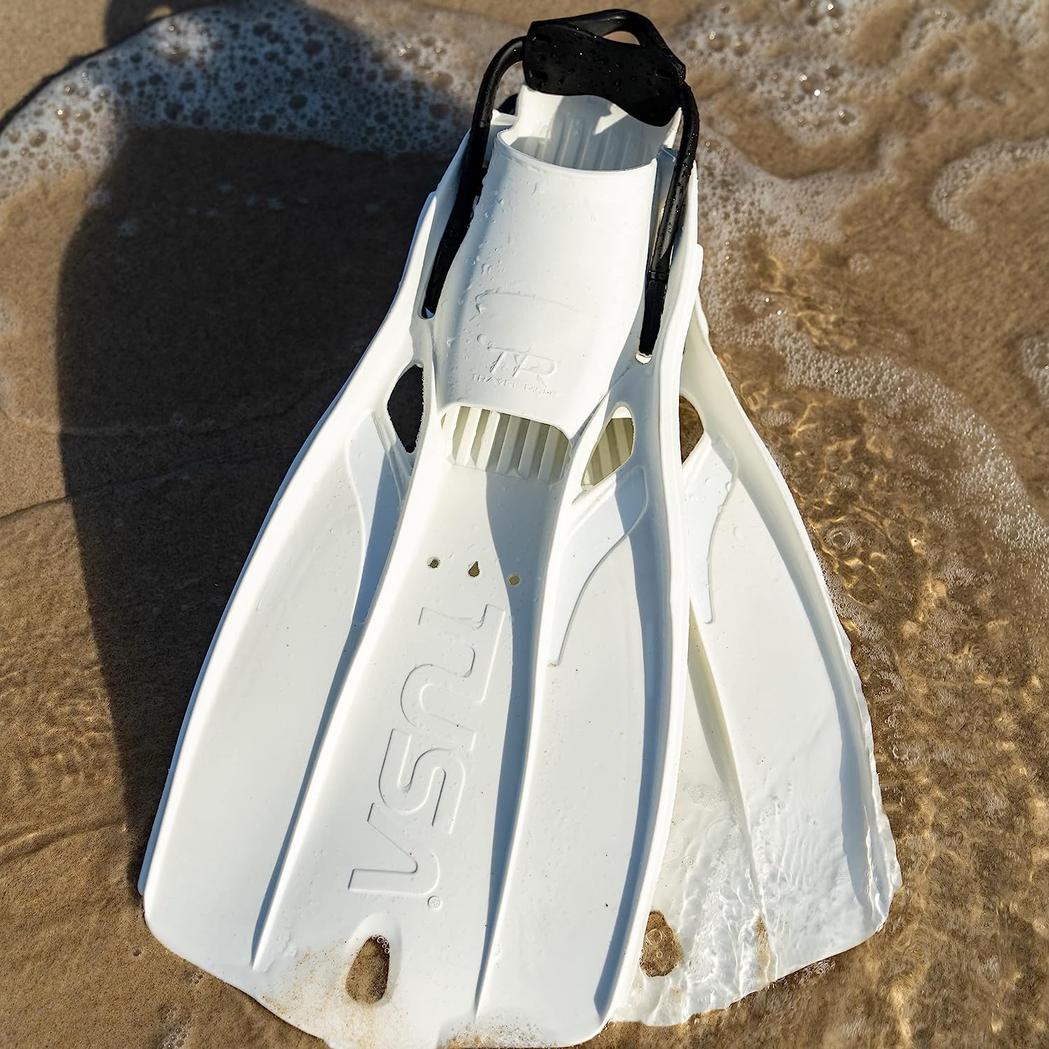 Tusa Travel Right Scuba Diving Fins - DIPNDIVE